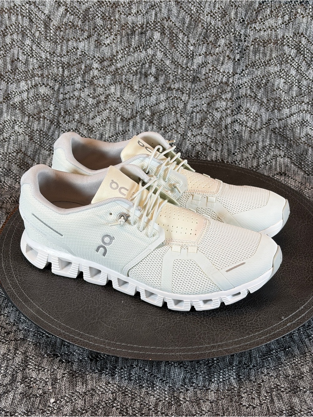 On Cloud 5 running shoes Women's 9.5 Ice / White - Picture 1 of 7